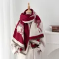 Elegante chal grueso con estampado jacquard de caballo retro y flecos granate - Burdeos