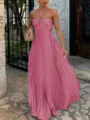 Vue détaillée de la robe longue rose plissée sans bretelles élégante en extérieur. - S / Rose