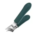 Primer plano del cortaúñas encarnadas de acero inoxidable con mango verde antideslizante seguro. - Boca Grande Inclinada / Verde Oscuro