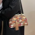 Pochette cinese vintage in tessuto con motivo a nuvole colorate, catena dorata e nappa - Kaki