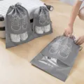 Borsa porta scarpe grigia con coulisse e finestra trasparente, sacchetto antipolvere viaggio. - Grande 32*44 / Grigio