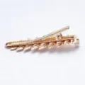 Prachtige gouden blad haarclip in barokstijl met een verfijnd wit parelaccent als decoratie - FJ002 Eendenbekclips (FJ002)