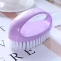 Brosse de nettoyage multi-usages en plastique avec poils souples pour chaussures et vêtements. - Violet