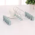 Groene kunststof broekhangers, antislip kledinghangers voor rokken en ondergoed weergave. - Noords Blauw