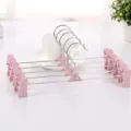 Roze kunststof broekhangers antislip rokclips metalen haak kledinghangers set van vijf - Noords Roze