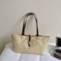 Bolso tote grande de lona beige con correas de cuero marrón y cierre metálico - Bolso Individual / Blanco Roto
