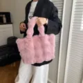 Stylische große rosa Kunstfelltasche für Damen, ideal für den herbstlichen Winteralltag - Ohne Anhänger / Rosa