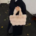 Lässige flauschige Kunstpelz-Tragetasche in Creme-Beige für Herbst und Winter - Ohne Anhänger / Khaki