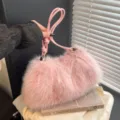 Schicke rosa Kunstpelz-Einkaufstasche mit passendem Ledergriff für Herbst und Winter - Einzelne Tasche / Rosa