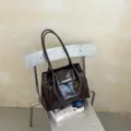Elegante dunkelbraune Tragetasche in Glanzoptik, große Kapazität für den Alltag. - Einzelne Tasche / Kaffeebraun