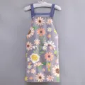 Dettaglio grembiule con stampa floreale, tasca frontale e comode cinghie per cucinare. - Vestibilità regolare / Girasole Grigio
