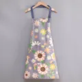 Detail view of the floral canvas kitchen apron showcasing colorful daisy print and front pocket. - Regular Fit / Grey Sunflower