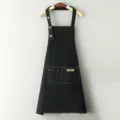 Delantal de trabajo negro de lona con múltiples bolsillos y botones para cocina y café. - Negro