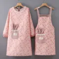 Rosa Blumen Kochschürze und Langarm Kittel Set mit Hasenohren Tasche für Küche Arbeit. - Langarm & Latz Set / Rosa
