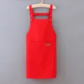 Grembiule da lavoro impermeabile rosso per bar e cucina dal design elegante - Stile Bretelle / Rosso brillante
