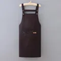 Grembiule da lavoro marrone scuro con tasche e fibbie in metallo per cucina e bar. - Stile Bretelle / Caffè
