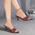 Mules à talons hauts aiguilles et bout pointu en cuir tressé bordeaux pour femmes élégantes. - 35 / Bordeaux