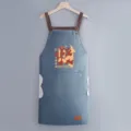 Grembiule da cucina stampato impermeabile con spallacci incrociati e lati asciugamani per casa. - Stile Asciugamani / Blu cuoio