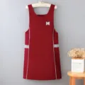 Tablier de cuisine sans manches rouge minimaliste avec poches et tissu imperméable pour cuisiner. - Article simple / Rouge Jujube