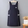 Tablier sans manches bleu marine avec passepoil blanc et rayures pour la cuisine à la maison. - Article simple / Bleu