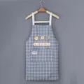 Grembiule da cucina a quadri con grazioso motivo a fragola, spalline e pratica tasca frontale. - Blu polvere - Stile standard