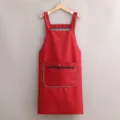 Grembiule da cucina rosso con tasca con zip, design unicolore a H per uso quotidiano. - Impermeabile con tracolla e tasca con cerniera - rosso