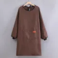 Grembiule in tela marrone a maniche lunghe, comodo abbigliamento da lavoro per cucina. - Caffè