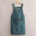 Monocolore grembiule da cucina impermeabile con tasca frontale con zip e comode bretelles. - Impermeabile con tracolla e tasca con cerniera - blu