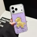Gedetailleerd overzicht van de paarse glitter iPhone hoesje met een gouden 3D paard figuur. - Paars / iPhone17Pro Max
