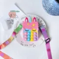 Silikon Einhorn Push Pop Bubble Fidget Spielzeug Umhaengetasche mit buntem Farbverlauf. - Einhorn mit Lanyard / Regenbogen