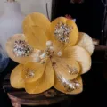 Goldene Glitzer Weihnachtsblume Künstliche Magnolienblüte mit Perlen 22cm Deko - Perle Staubfäden Weihnachtsblume (1 Stk) / Gold