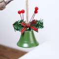 Natale Opaco Verde Campana Ornamento con Aghi di Pino e Fiocco Sospeso Pendente Decorazione - Campana Aperta Aghi Di Pino Frutta Rossa Stile J