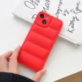 Rote Daunenjacken Handyhülle kompatibel mit iPhone 15 Pro Max 14 13 XR, weiches TPU gestepptes Design. - Rot / 15promax
