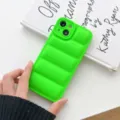 Leuchtgrüne Daunenjacken Handyhülle kompatibel mit iPhone, weiche TPU Schutzhülle im Puff-Design. - Hellgrün / 15promax