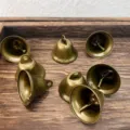 Vintage bronzene Weihnachtsglocken, 3.8x4cm Metall Glocken für Weihnachtsbaum und Geschenk-Deko. - Vintage / 8 Stücke / Bronze