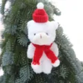 Weihnachts-Plueschbaer mit roter Muetze und Schal, niedlicher Christbaumhaenger Dekoration. - Bär mit roter Kappe und weiß-rotem Schal (1 Stk.)