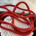 Rotes geflochtenes Kordelband für DIY-Geschenkbox-Schleifen und Blumenverpackungsdekoration - 1.3cm x 3m / Diamantrot
