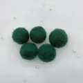 Dunkelgrüne Wollfilzbälle 3cm 5 Stk Set für Weihnachtsbaum Dekoration und DIY Handwerk - 10er Pack / Dunkelgrün