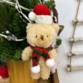 Weihnachts Plueschbaer Variante, suesse Strickmuetze und Schal, weiche Stoffsessel Deko Geschenke. - Rot-Grün Schal Anhänger / Braun