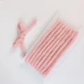 Rosa Filzband Kordel auf Pappe mit niedlicher Schleife für DIY Handwerk und Weihnachtsbaumdekor - Wolliges Band in Hellrosa, 6 mm x 2 Yards