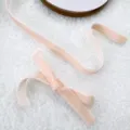 Hellrosa Samtband und Schleife für Weihnachtsbaum Dekoration, weiches Flock-Bastelmaterial. - 1cm x 5 Yards / Fleischrosa
