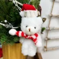 Süßer Weihnachtsbär Plüschtier Anhänger mit roter Weihnachtsmütze und Schal für schöne Dekoration. - Rot-Weiß Schal Anhänger / Weiß