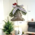 Glitzernder Weihnachtsbaum zum Hängen mit Glocke und Tannennadeln für festliche Raumdeko. - Goldener Weihnachtsbaum-Anhänger Nr. 1