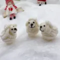 Handgemachte Wollfilz kleines weißes Schaf Ornament, süßer Weihnachtsbaum hängende Dekoration. - Weiß
