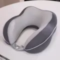 Oreiller de voyage ergonomique en mousse à mémoire de forme, en U pour avion, voiture et bureau. - Patchwork Gris