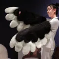 Morbidi guanti con zampe di animali in bianco e nero, simpatici guanti peluche per adulti. - 80cm / Ali Nere