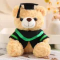 Niedlicher Abschluss Teddybär Plüschtier mit Doktorhut und Robe, ideales Abschiedsgeschenk. - Hellbraun mit grünen Streifen / 23cm