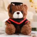Abschluss Teddybär Plüschtier Brauner Stoffhase mit Doktorhut und Talar Abschlussgeschenk - Dunkelbraun Rot Gestreift