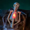 Διακόσμηση Halloween ασημί σκελετός LED κηροπήγιο με κόκκινη φλόγα που αναβοσβήνει - 11.5cm*5cm*22cm / 1 Τεμάχιο / Ασημί