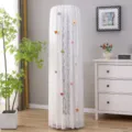Dettaglio della copertura verticale per condizionatore in pizzo francese con fiori all'uncinetto. - Universale per Altezza Condizionatore 180 / Stile Coreano Coda Floreale Colorato Bianco